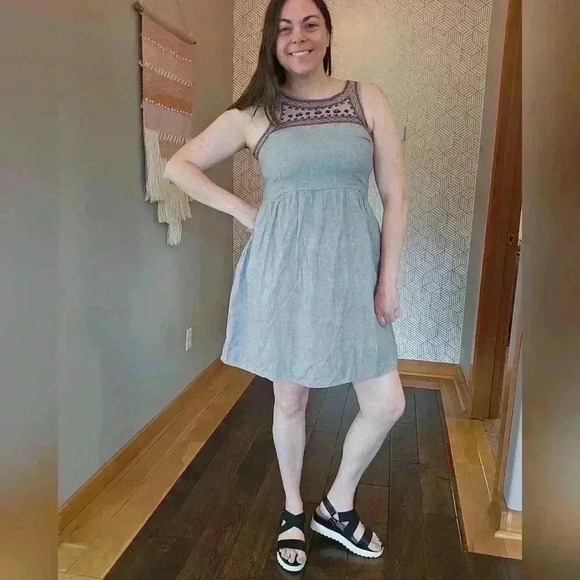 Old Navy Gray Cotton Dress w/ Embroidered Neckline & Keyhole Back, Size Medium - Picture 1 of 6